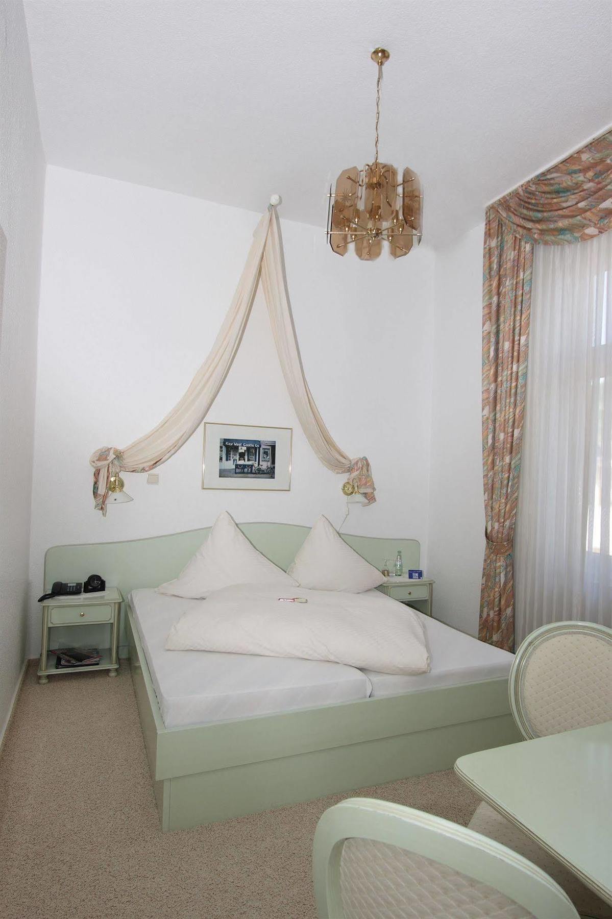 Hotel Garni Haus Hindenburg Königswinter Екстериор снимка