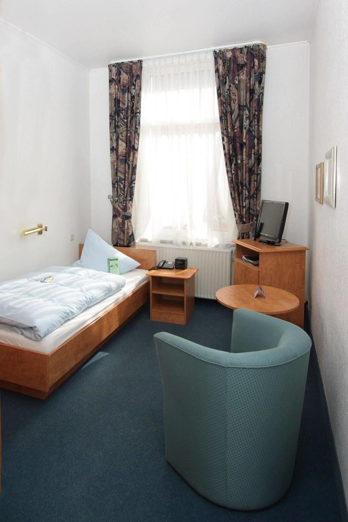 Hotel Garni Haus Hindenburg Königswinter Екстериор снимка